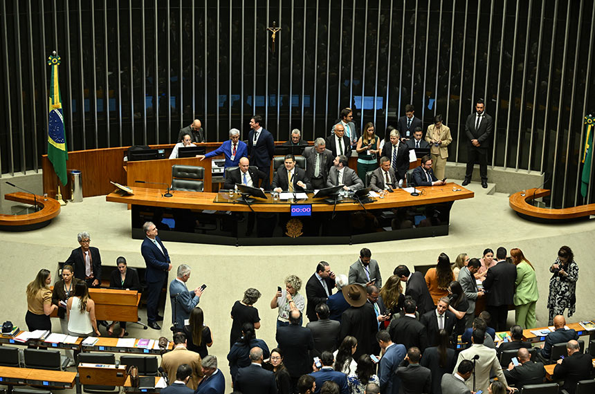 Senador Magno Malta passa mal e é encaminhado a hospital — Senado Notícias