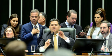 Davi retira trechos de veto à dosimetria de penas; decisão divide parlamentares — Senado Notícias