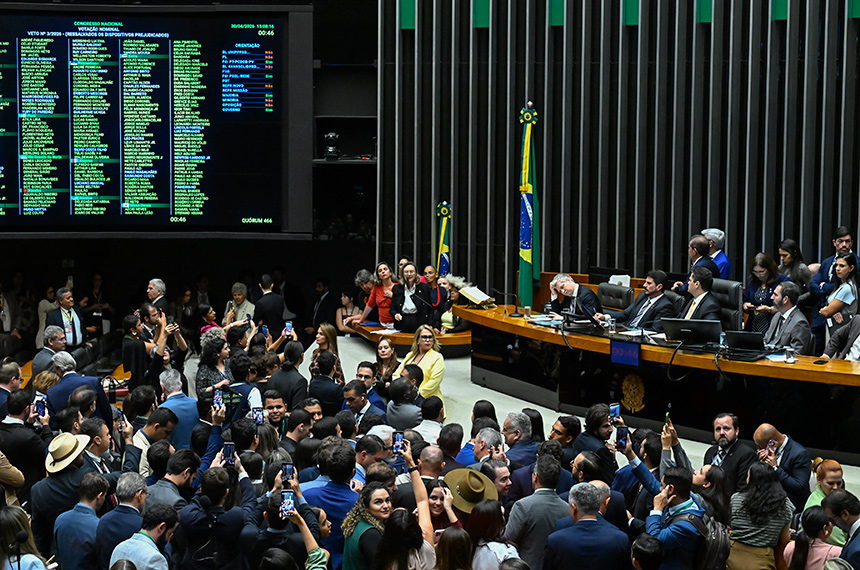 Promulgada lei que possibilita redução de penas pelo 8 de janeiro — Senado Notícias