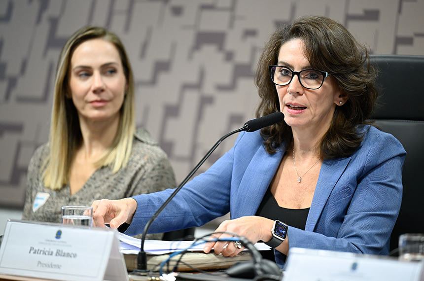 Para debatedores, lei que reconheceu profissão de multimídia é retrocesso — Senado Notícias