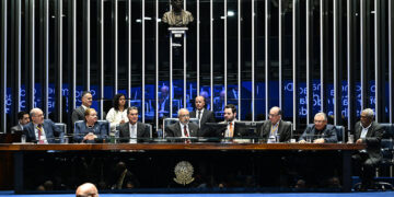 Debatedores defendem redução da jornada de trabalho em sessão no Plenário — Senado Notícias