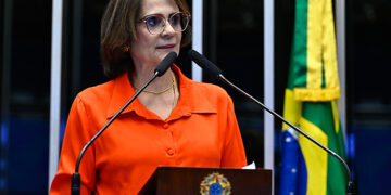 Damares Alves defende campanha contra violência sexual infantil — Senado Notícias