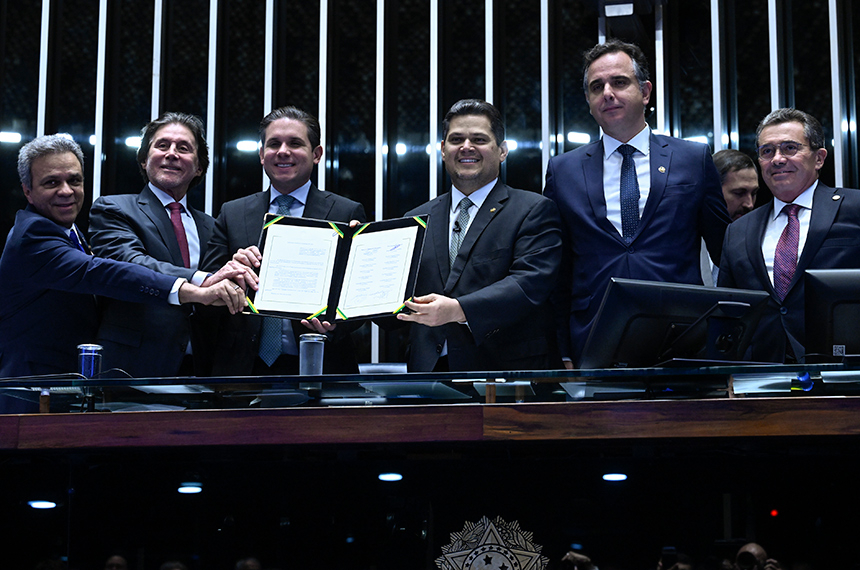 Promulgada pelo Congresso emenda da essencialidade dos tribunais de contas — Senado Notícias