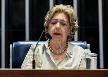 Natural de Brusque, Ivete da Silveira saúda posse do conterrâneo Hermes Klann — Senado Notícias
