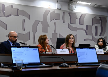 debate enfatiza importância da vacinação contra o HPV — Senado Notícias