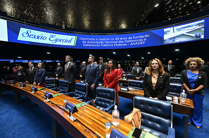 Sessão destaca importância da Defensoria Pública da União — Senado Notícias
