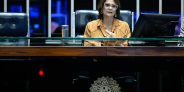 Damares destaca campanha de combate à violência sexual contra menores — Senado Notícias