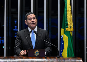 Mourão critica pacote de segurança e política econômica do governo — Senado Notícias