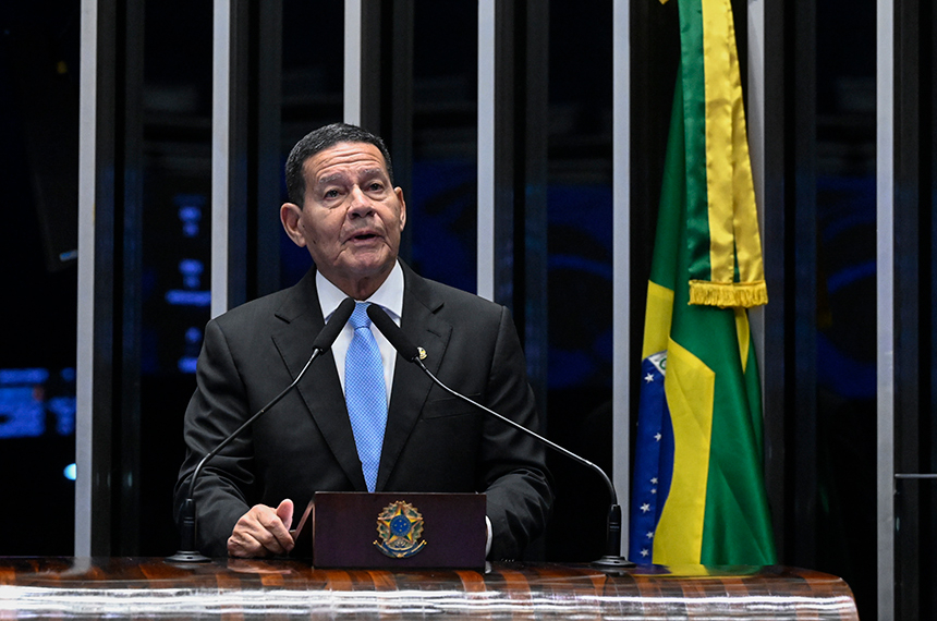 Mourão critica pacote de segurança e política econômica do governo — Senado Notícias