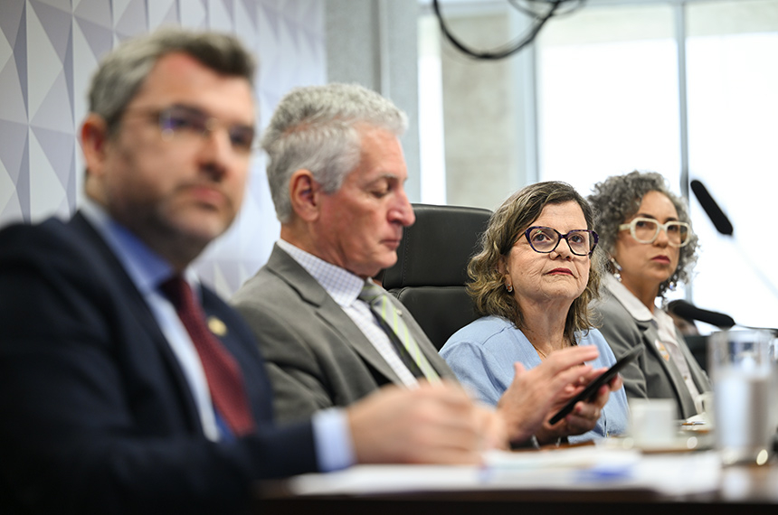 Financiamento da educação domina debate sobre MP do piso dos professores — Senado Notícias