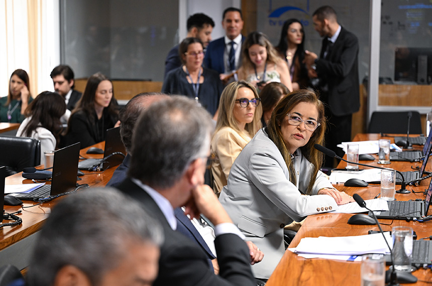 Vai à Câmara projeto que inclui no SUS vacina nonavalente contra HPV — Senado Notícias