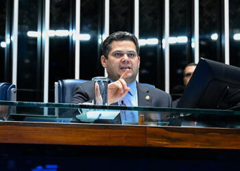 Davi adia votação de projetos sobre filantrópicas e indenização a dano moral — Senado Notícias
