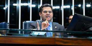 Davi adia votação de projetos sobre filantrópicas e indenização a dano moral — Senado Notícias