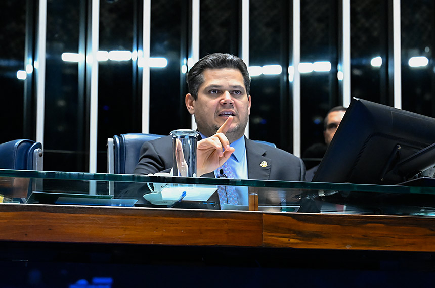 Davi adia votação de projetos sobre filantrópicas e indenização a dano moral — Senado Notícias