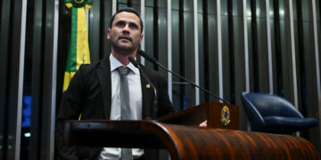 Cleitinho critica projeto que facilita pagamento de dívidas partidárias — Senado Notícias