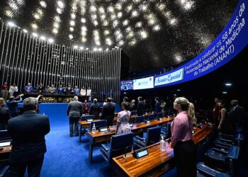 Convidados de sessão especial celebram atuação da medicina do trabalho — Senado Notícias