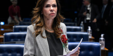 Senado aprova piso de R$ 5.130 para professores e nova regra de reajuste — Senado Notícias