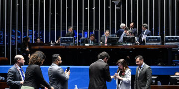 Após professores, garis, médicos e outros esperam por votação de piso salarial — Senado Notícias