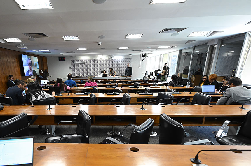 CDH aprova convite a ministro da Saúde para falar sobre Caderneta da Gestante — Senado Notícias