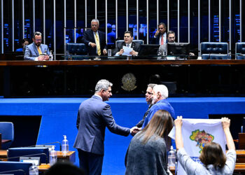 Senado aprova incentivo ao primeiro emprego para jovens — Senado Notícias