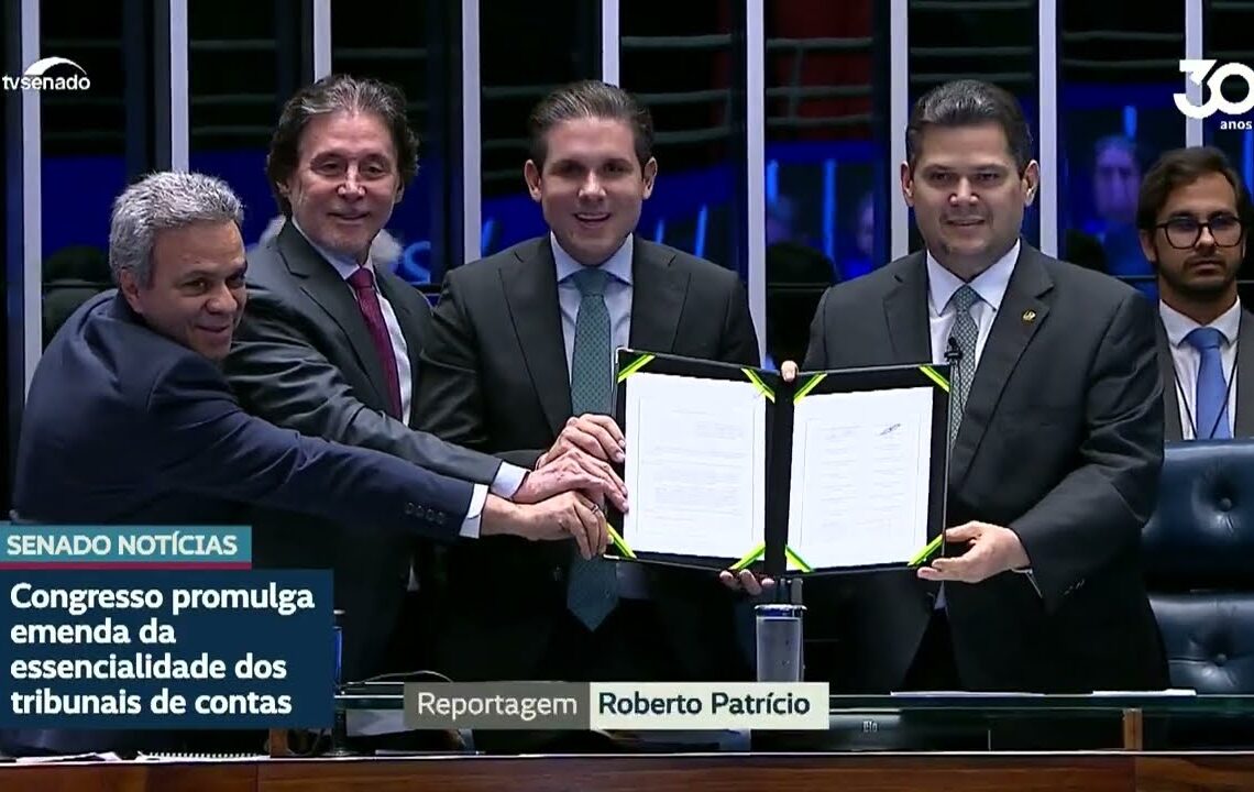 Promulgada a Emenda 139, que reconhece tribunais de contas como órgãos essenciais — Senado Notícias