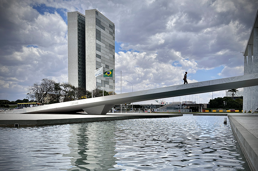 Vetado projeto que equipara estágio a experiência profissional — Senado Notícias