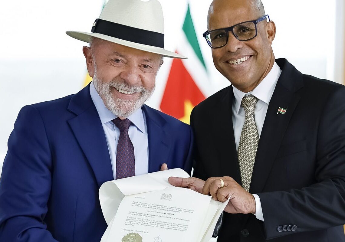 Lula recebe credenciais de sete novos embaixadores