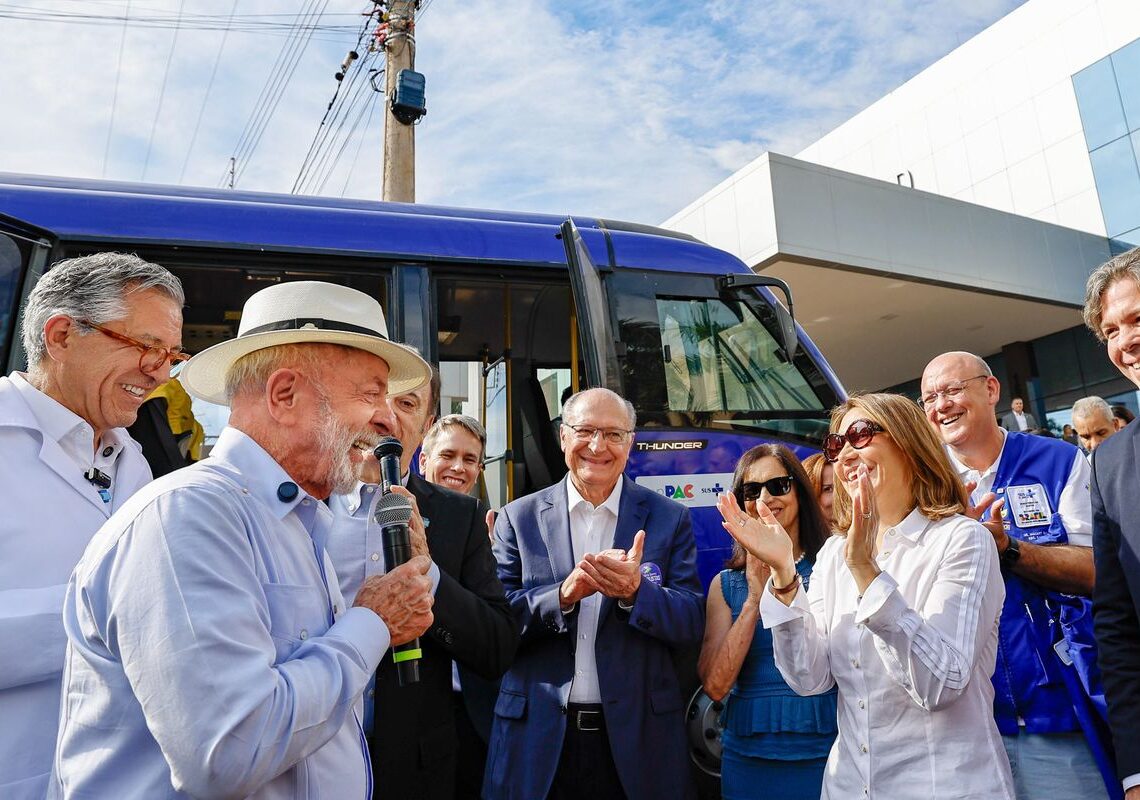 “Aqui não tem dinheiro do Vorcaro”, diz Lula em visita a hospital