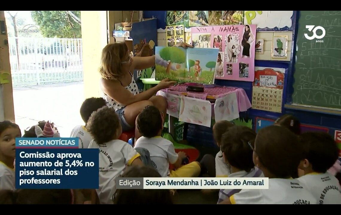 Comissão de MP aprova aumento de 5,4% no piso salarial dos professores — Senado Notícias
