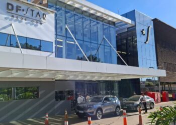 Bolsonaro é internado para cirurgia no ombro em Brasília