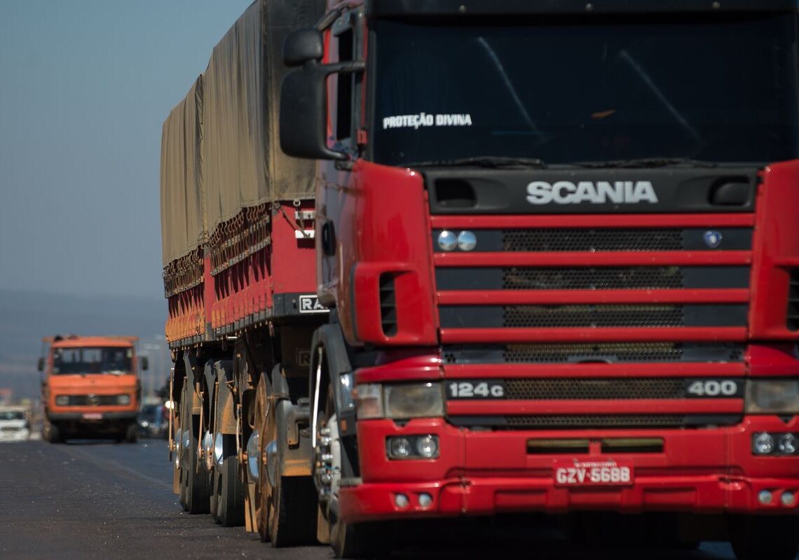 CMN regulamenta programa de renovação de ônibus e de caminhões