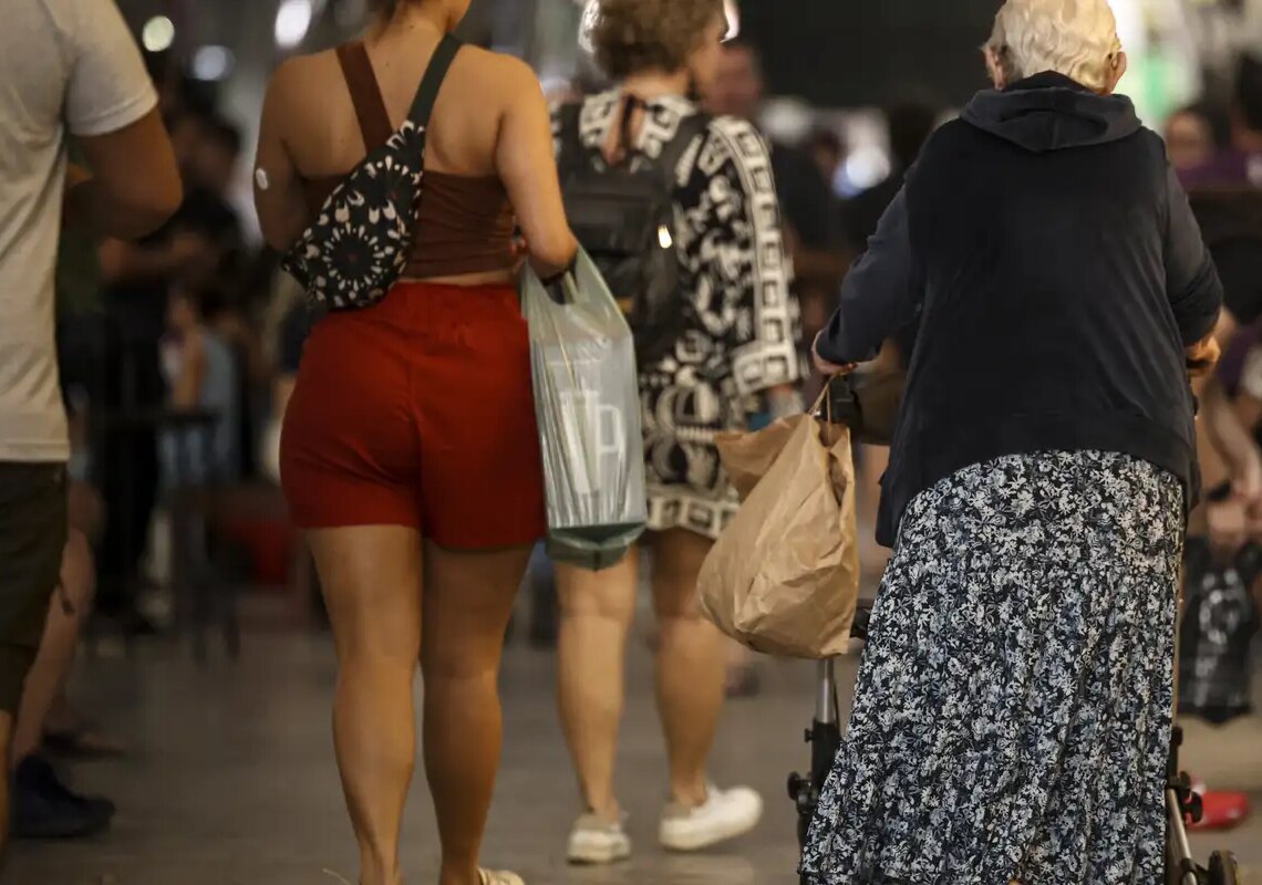 Defeitos em calçadas fazem 42% dos idosos terem medo de cair