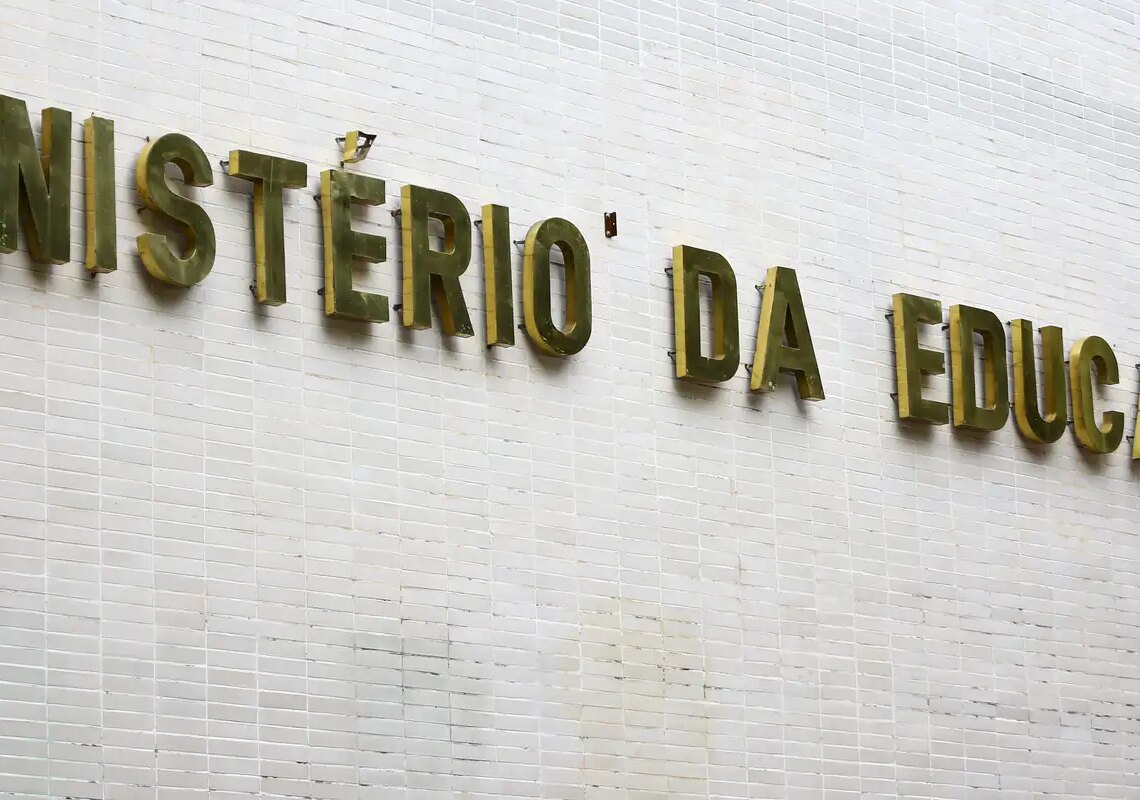 Metade dos professores formados em EAD tem desempenho insuficiente