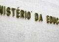 Metade dos professores formados em EAD tem desempenho insuficiente