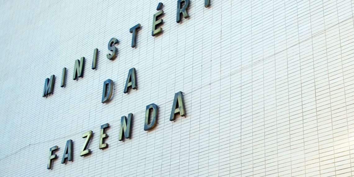 Fazenda eleva para 4,5% estimativa de inflação com guerra e petróleo