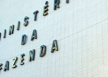 Fazenda eleva para 4,5% estimativa de inflação com guerra e petróleo