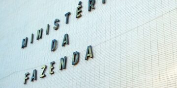 Fazenda eleva para 4,5% estimativa de inflação com guerra e petróleo