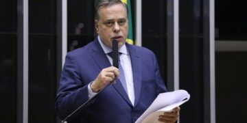 Comissão aprova proposta para regular relação entre carros e bicicletas no trânsito – Notícias
