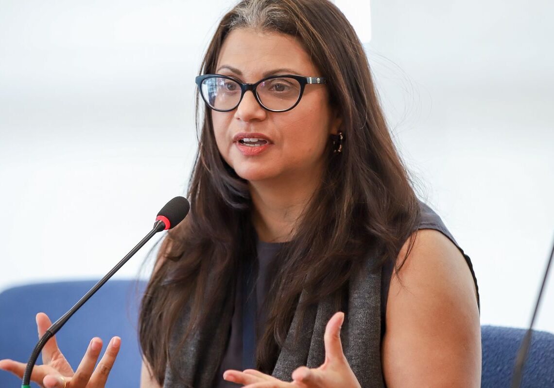 Demanda por trabalhadores mantém mercado resiliente, avalia IBGE
