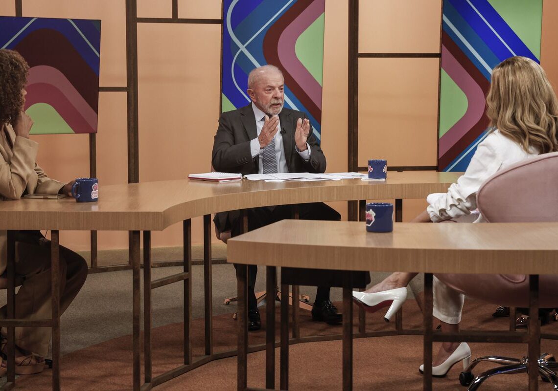 Lula diz que monitora preço dos combustíveis todos os dias