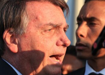 Bolsonaro tem alta hospitalar após passar por cirurgia no ombro