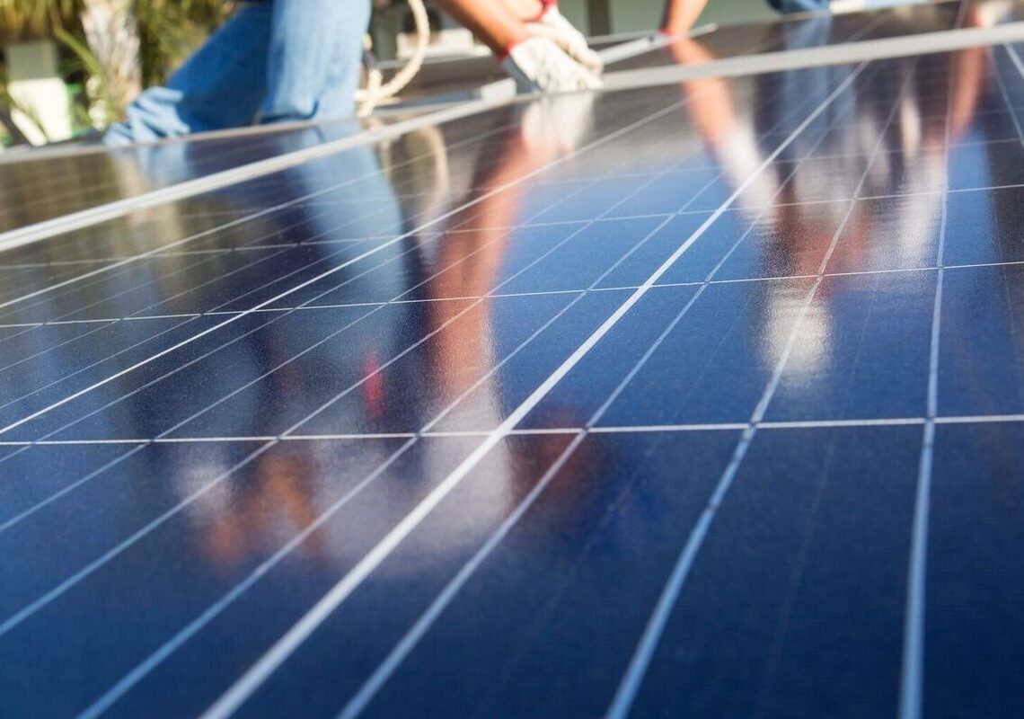 Energia solar supera R$ 300 bilhões em investimentos