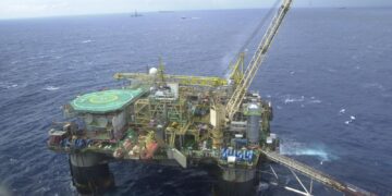 Em meio à guerra no Irã, Brasil bate recorde de produção de petróleo
