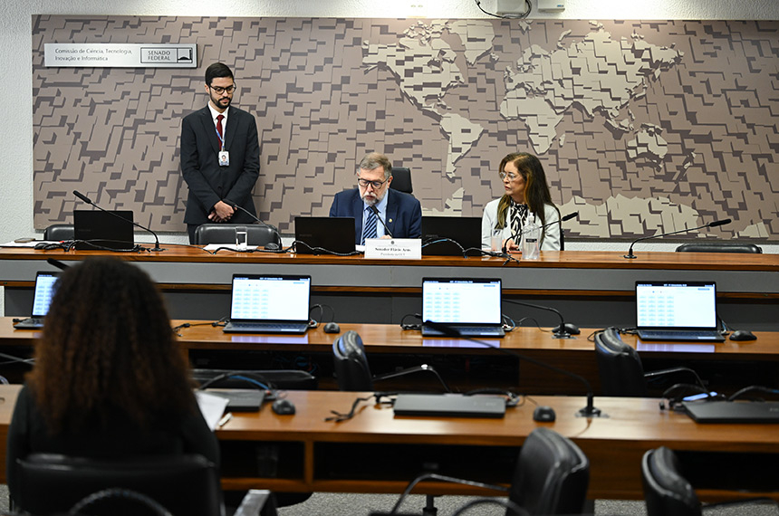 CCT aprova 39 outorgas de emissoras de rádio e TV — Senado Notícias