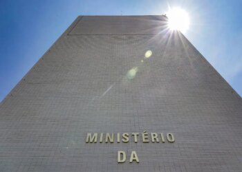 Defesa e Cidades lideram bloqueios no Orçamento de 2026