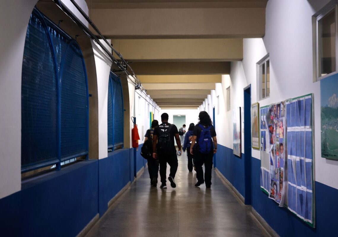Enfrentamento à violência é desafio para 71,7% dos gestores de escolas