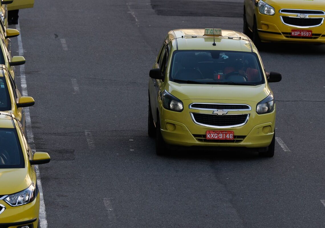 CMN regulamenta nova linha para motoristas de aplicativos e taxistas