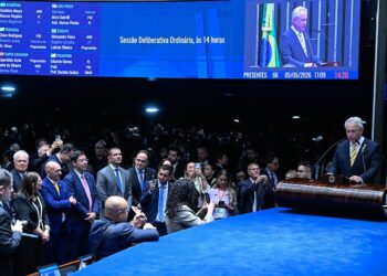 Hermes Klann toma posse como senador por Santa Catarina — Senado Notícias
