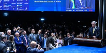 Hermes Klann toma posse como senador por Santa Catarina — Senado Notícias
