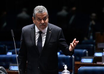Projeto com diretrizes para atendimento de dor crônica segue para sanção — Senado Notícias